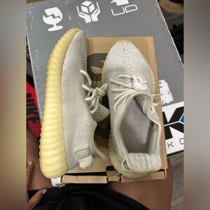 Yeezy Cream White 350 V2